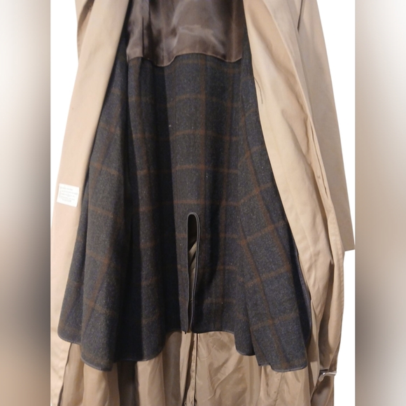London Fog -Limited Edition Tan Trench Coat, Removable Liner Inc., Pockets, 46L - Picture 10 of 14